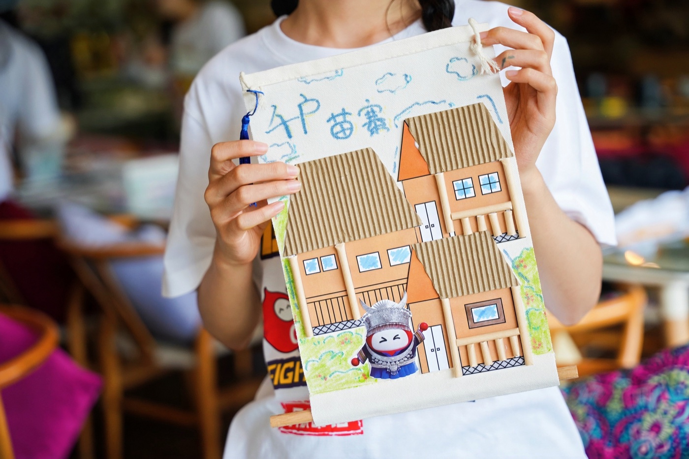 孩子完成的苗寨建筑主题手工作品